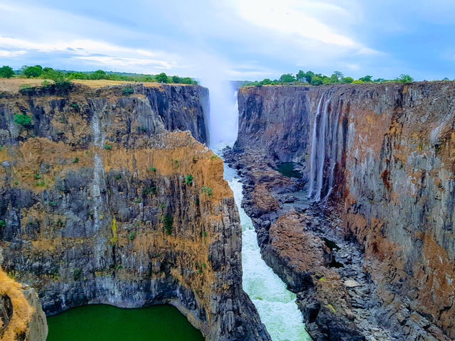 Rediscover your most adventurous self in Victoria Falls 🇿🇲 🇿🇼 