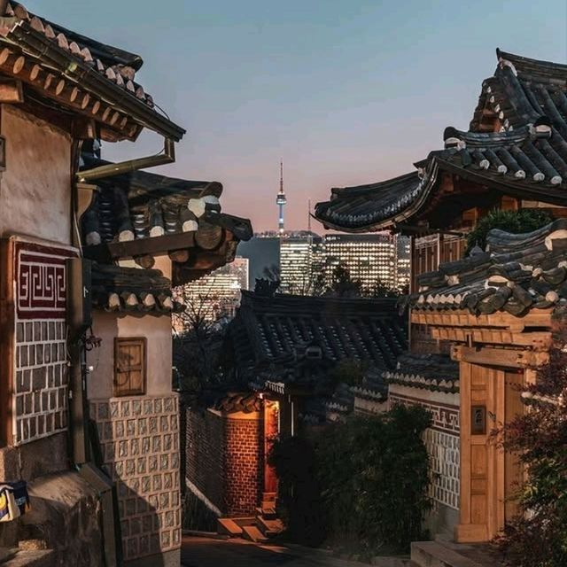 hillside these traditional Korean houses (Hanoks)