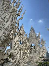 วัดร่องขุ่น: ศิลปะล้านนาที่ต้องมาเยือน