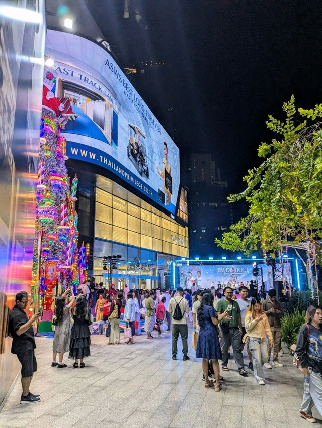 EmQuartier 擁有美麗空中花園的時尚流線購物中心