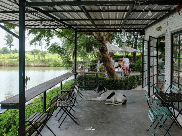 บ้านนากาแฟ คาเฟ่ราชบุรีสุดมินิมอล