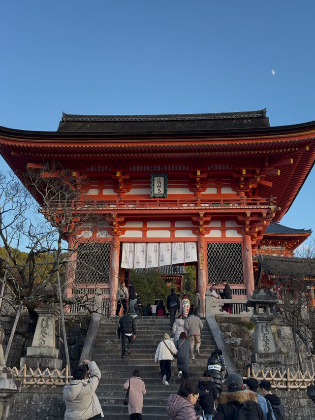 Sunset at Kiyomizudera: A Dreamy Autumn Experience in Kyoto