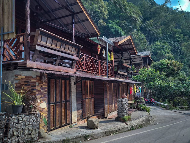 Mae Kampong Village 