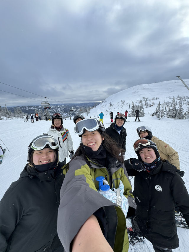 🏔️ Skiing Adventure in Åre: A 2-Day Getaway with Snow, Fun, and Maggie! ❄️