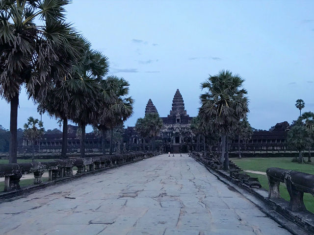 Angkor Wat Sunset: A Golden Farewell & Full Moon Magic