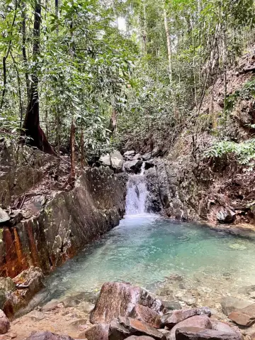 Hilltop waterfall & secret blue lagoon 
