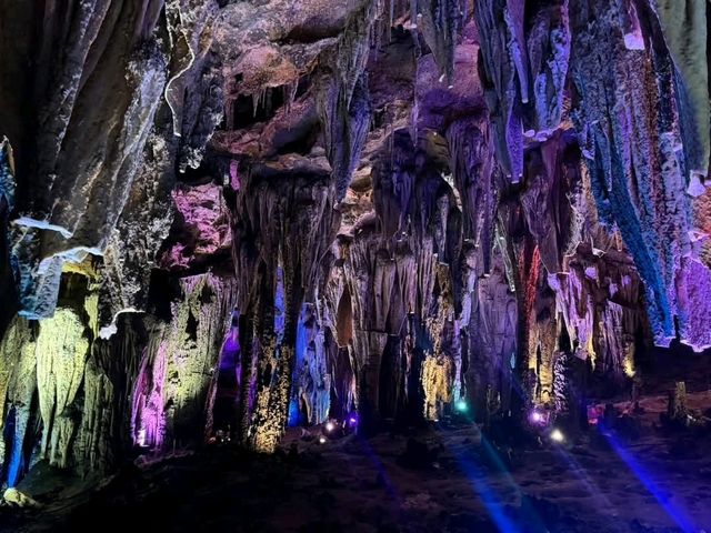 平地起花海、百花爭艷！貴州「獨山天洞」溶洞地貌景區
