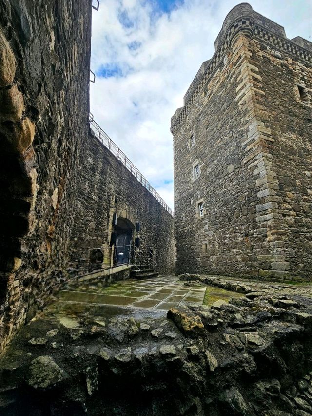 A Day of Elegance and History: Blackness Castle and Linlithgow