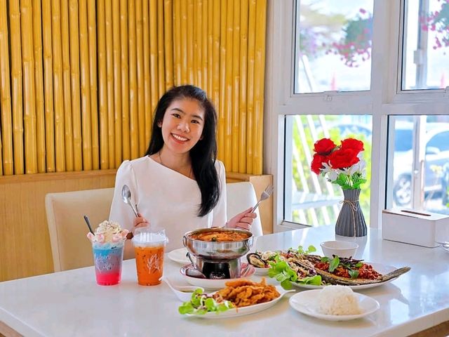 พักผ่อนใกล้กรุงฯ กับคาเฟ่วิวดงตาล 🌴🤩