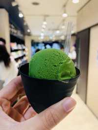 Suzukien ไอศกรีมชาเขียว濃いที่สุดในโตเกียว