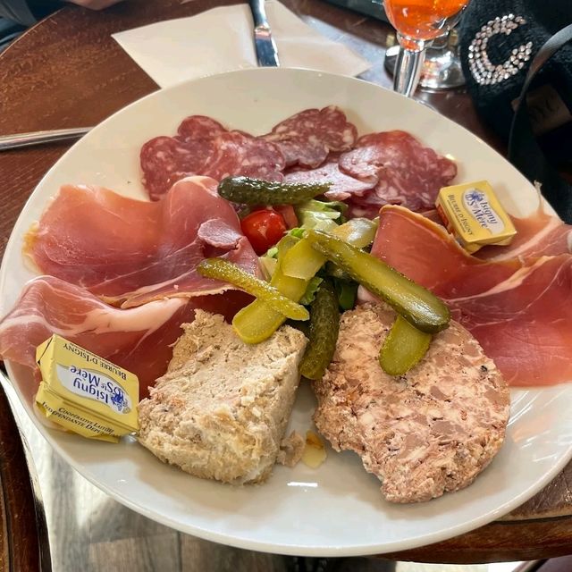 Very good value and location by the seine