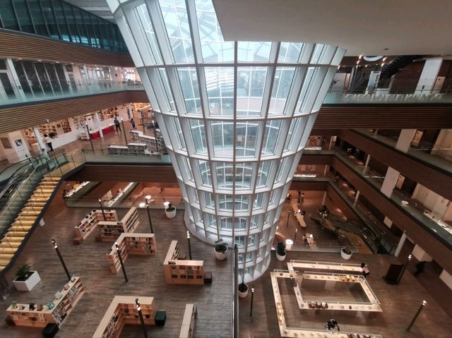 #桃園市立圖書館總館