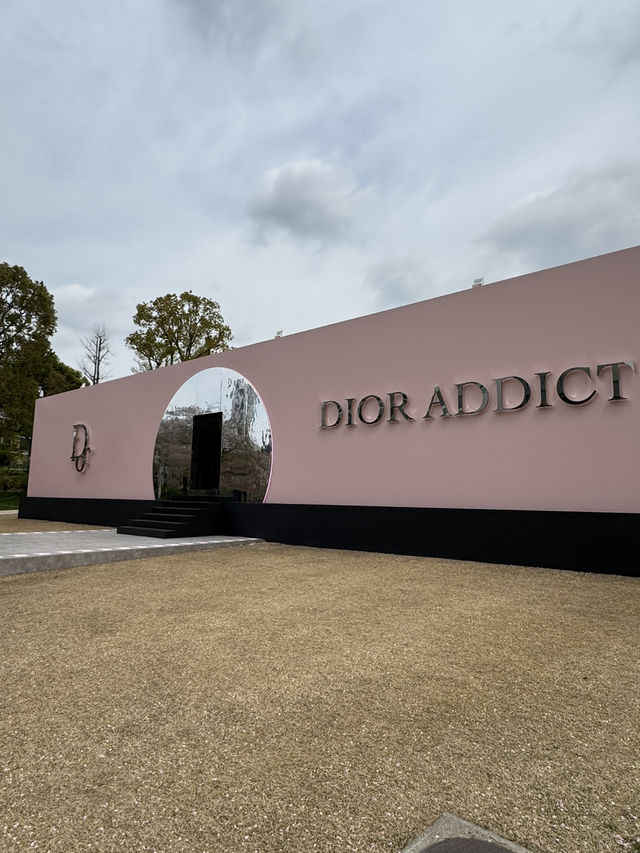 来場者限定のDIORカフェが可愛すぎる！