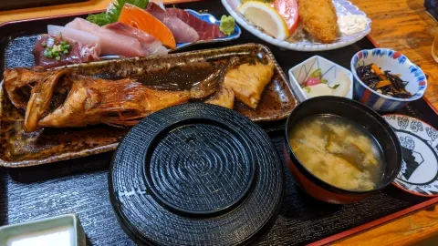 【千葉】千葉旅行の帰り道に行くコスパ最高の海鮮料理屋 — traveler post in 印西