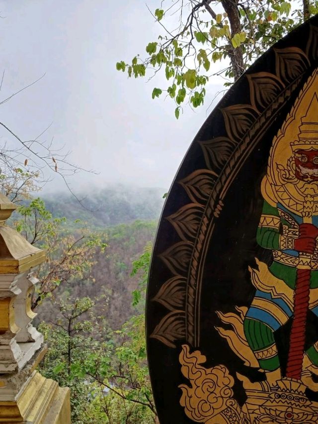 สักการะพระธาตุเมืองเชียงใหม่