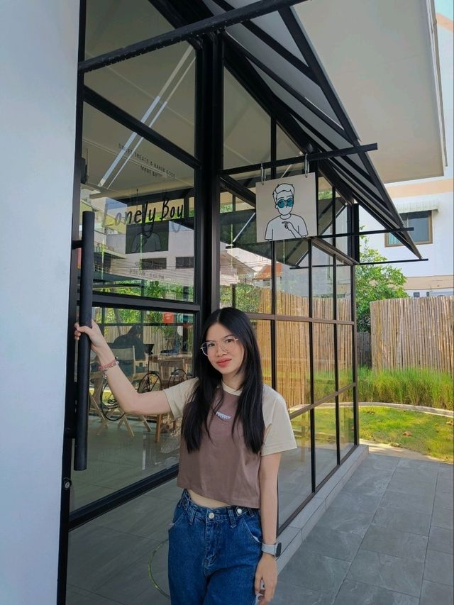 Lonelyboy cafe