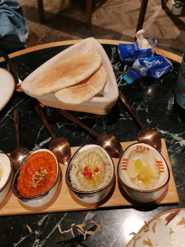 **東涌Maison Du Mezze餐廳：異國風情與味覺盛宴的完美結合** 
