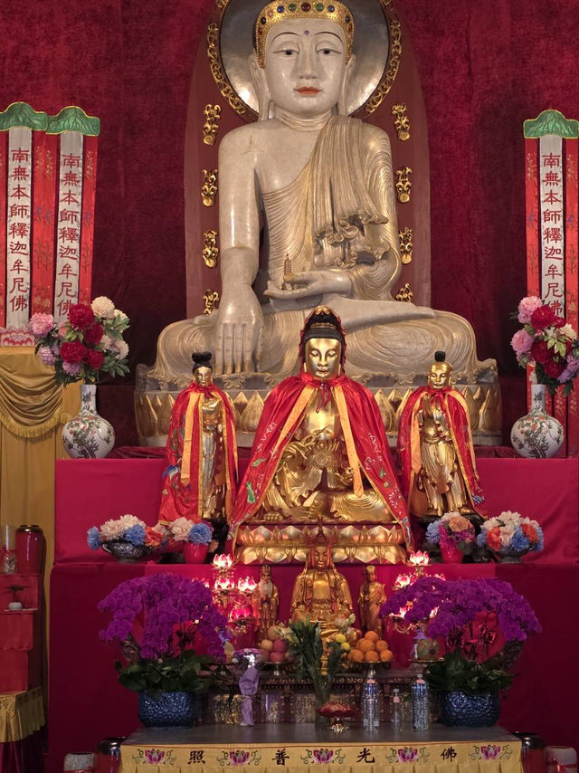 พาชมวัดโบราณเก่าแก่ของเซี่ยงไฮ้ Longhua Temple