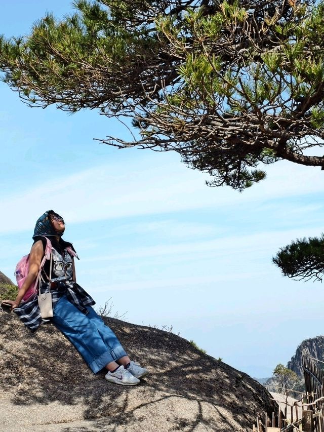 Beautiful place to visit in Spring Huangshan mountain & Ancient Village 