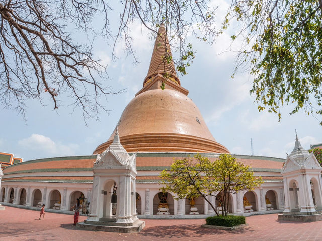 🏛️🍜 NAKHON PATHOM WEEKEND GUIDE: Ancient Wonders & Hidden Eats Just 1 Hour from Bangkok!