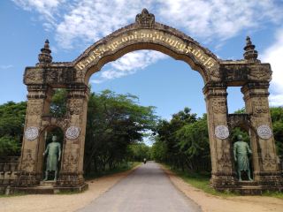 🚗 Taungdwingyi Diaries: Pagodas, Pick-Up Trucks & the Best Tea Shop in Town!  