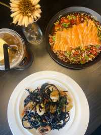 BLACK HOME Cafe (Kaeng Khoi)