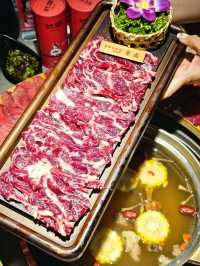 📍 深圳必吃！就犟牛肉火鍋🍲繁花似錦拼盤