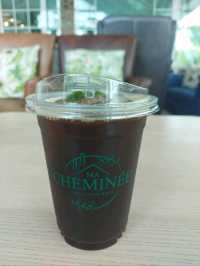 คาเฟ่พัทยา Ma Cheminee tree & coffee house 