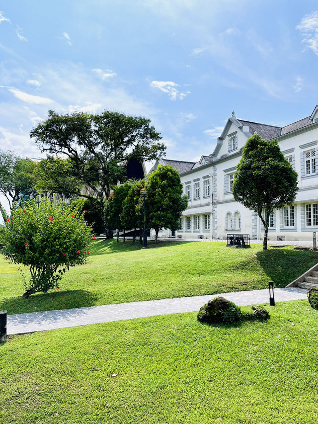 Tugu Pahlawan Garden: Colonial Oasis Beside the Old Sarawak Museum