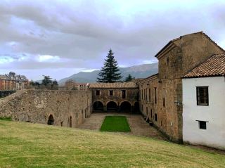 この印象的な要塞は、16世紀、フィリップ2世の治世中に建てられました。