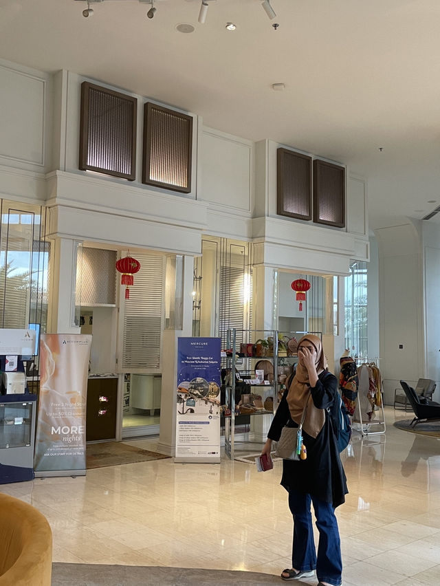Beautiful and splendid hotel Mercure Jakarta