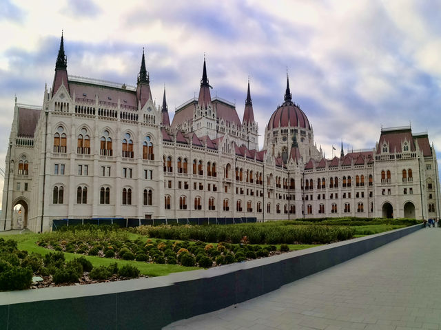 The Crown Jewel of Budapest – Parliament by the Danube