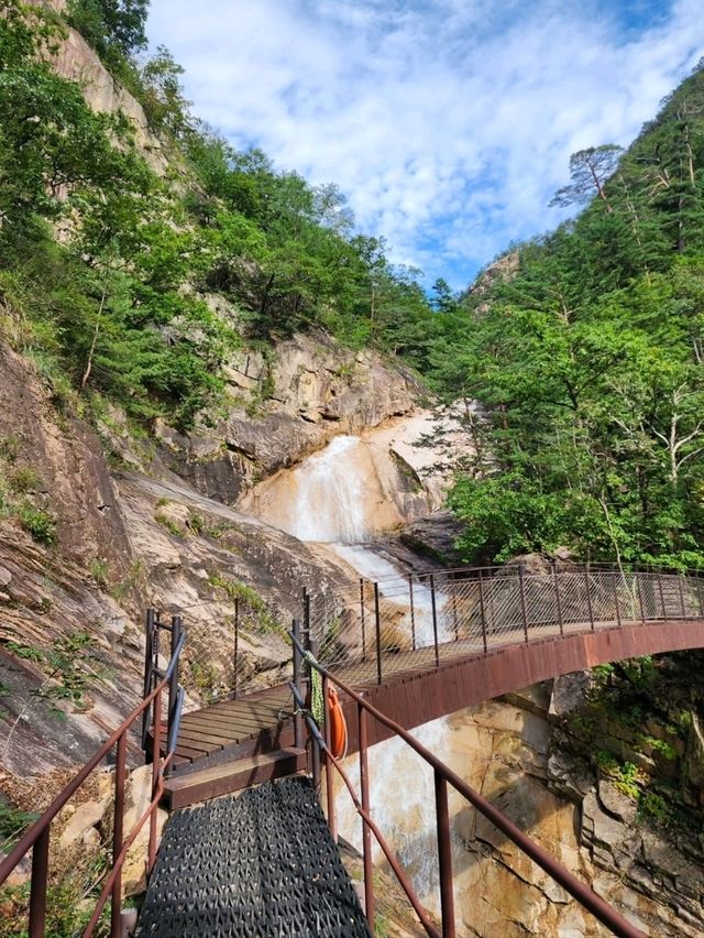 A Casual Stroll to Bongjeongam at Seoraksan