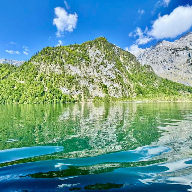 在人間仙境～德國國王湖享用清澈湖面倒映的山林美景