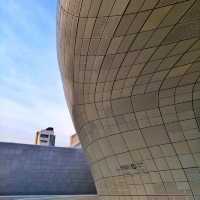 🇰🇷 DDP: Seoul’s Architectural Gem of Futuristic Flair