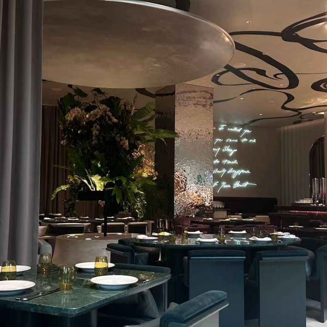 My Take on Mondrian Singapore Duxton: Stylish & "Singapore-Value" Pricey! 🇸🇬🏨✨