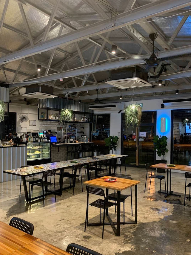 Happy Place Restaurant & Bar