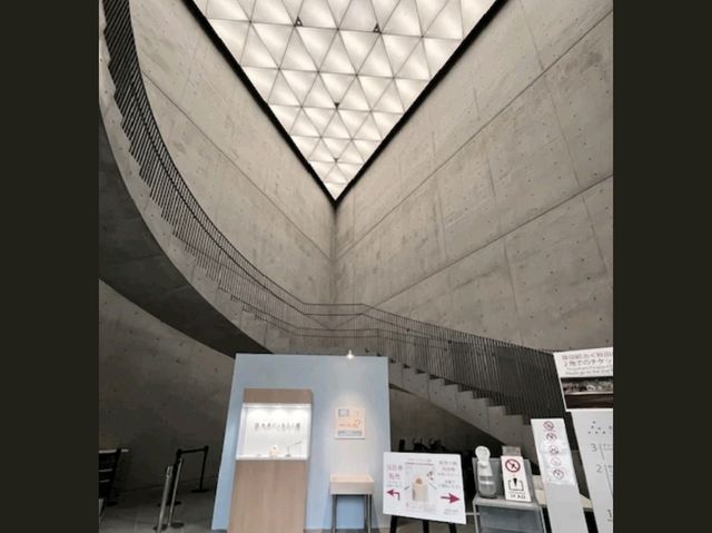 去秋田縣立美術館熏陶氣質