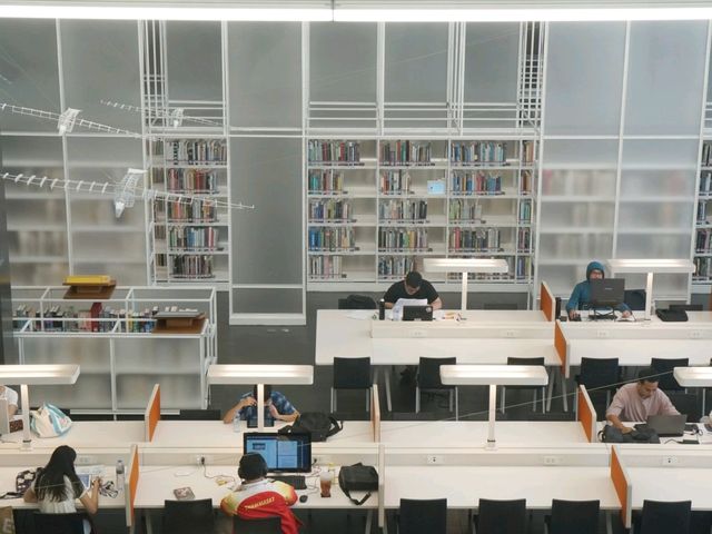 📚 : หอสมุด อาคารไปรษณีย์ไทย บางรัก กรุงเทพฯ