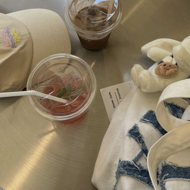 📍 Candlery House Café – Phuket  🕰️ เวลาเปิด–ปิด 