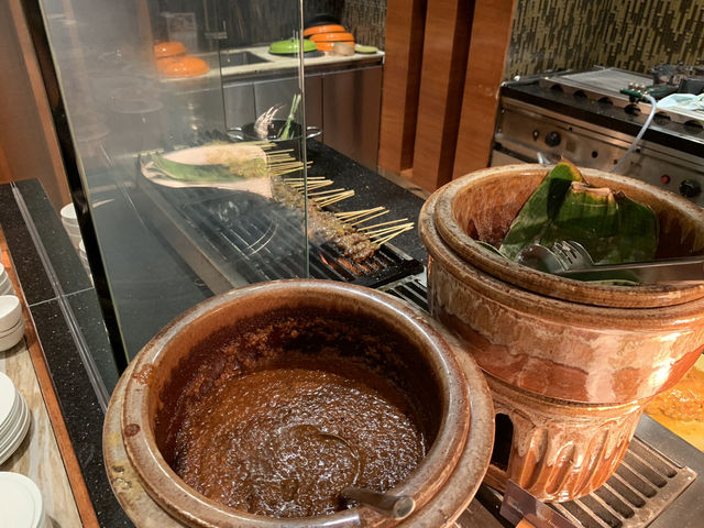 🍽️ Diverse Flavors at Makan Kitchen, DoubleTree by Hilton JB