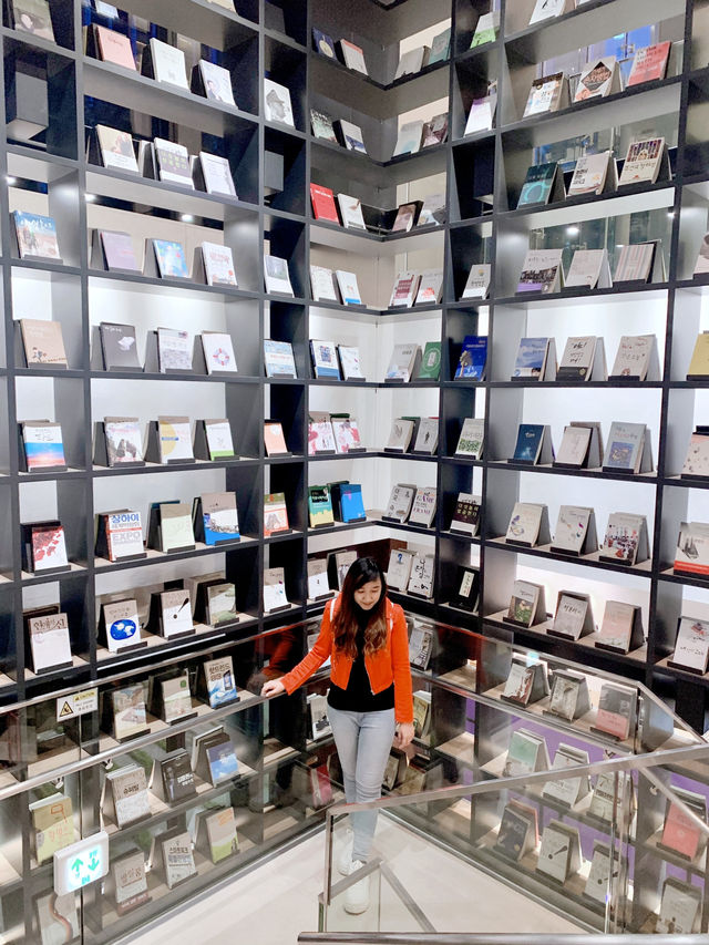 📚ARC·N·BOOK, Seoul 🔍 Tunnel of Books, Heart Full of Joy