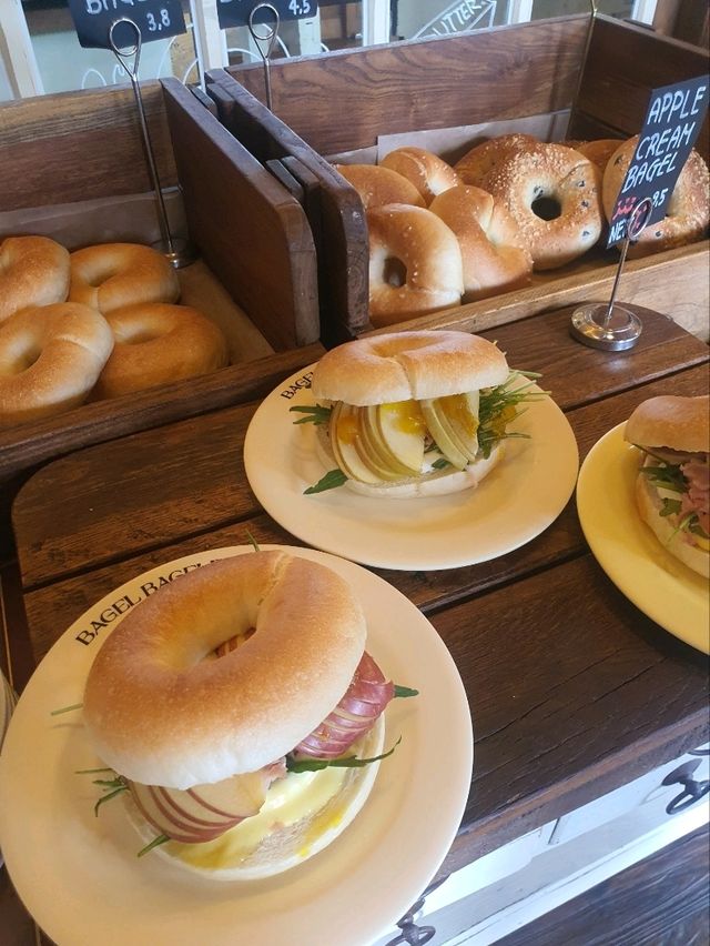 🥯 황리단길 뷰 맛집 베이글베이글러 – 경주 감성 베이글 카페