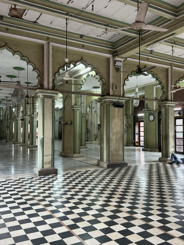 【インド・コルカタ ナコダモスク】コルカタ最大のイスラム教寺院へ