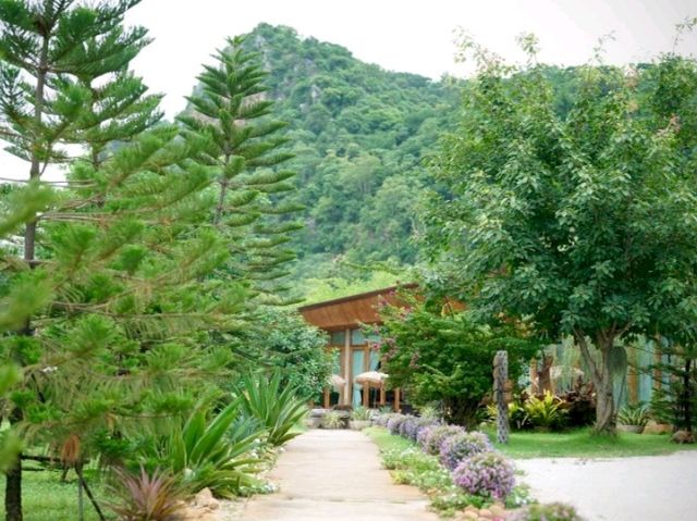 คาเฟ่วิวเขาอุทัยธานี 