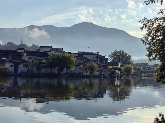 Between the Mountains and the Moon: Discover Hongcun