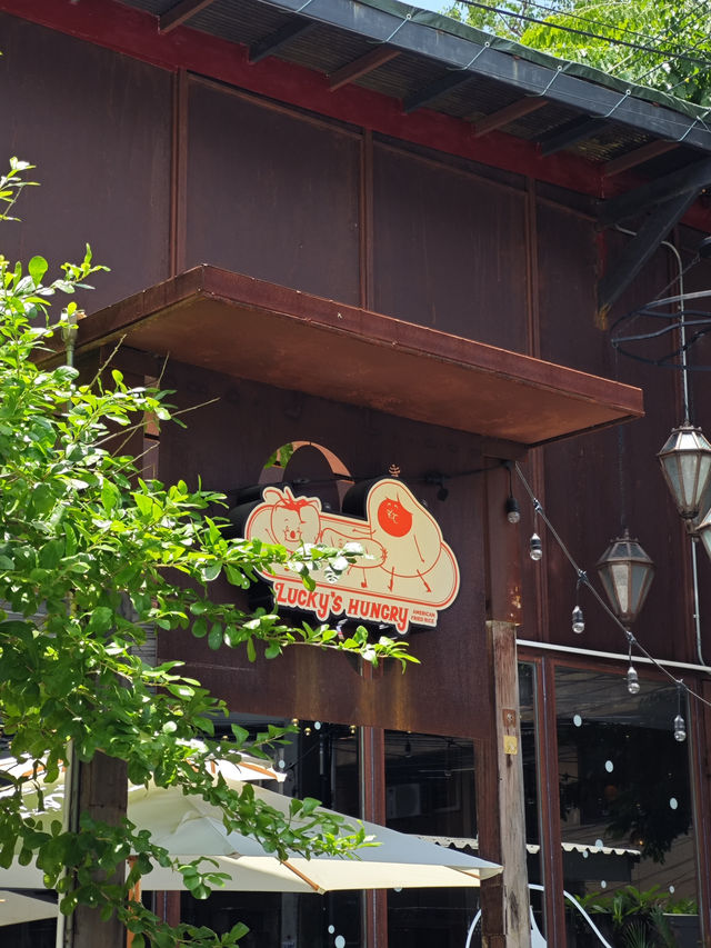 สวรรค์ของคนรักข้าวผัดอเมริกัน Lucky's Hungry อารีย์