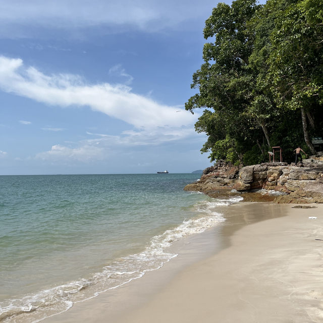 🌴 Pantai Cenang Is Where Island Dreams Come True in Langkawi