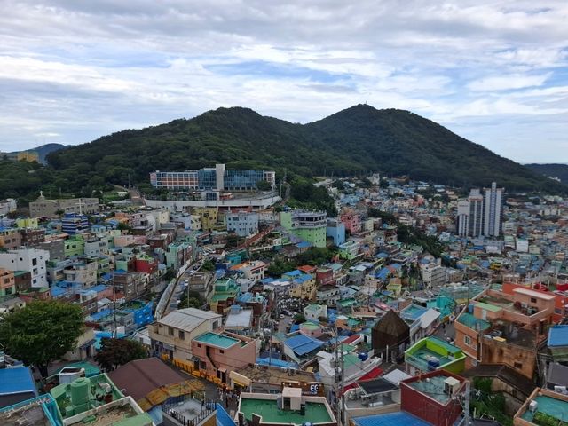 釜山甘川洞文化村｜斜坡上的童話世界，彩色山城的夢幻散步