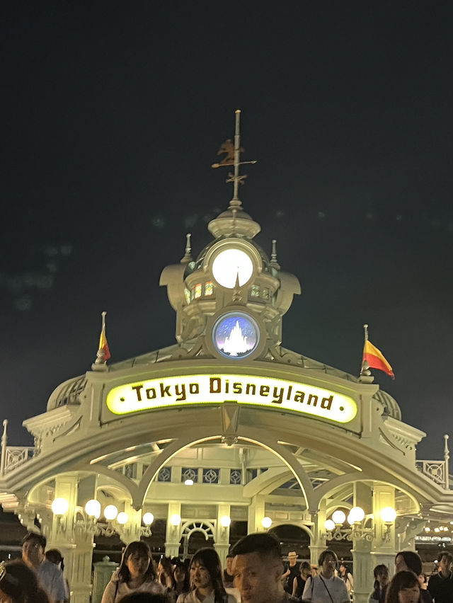 🌟 Tokyo Disneyland at Night: Magic on Parade ✨